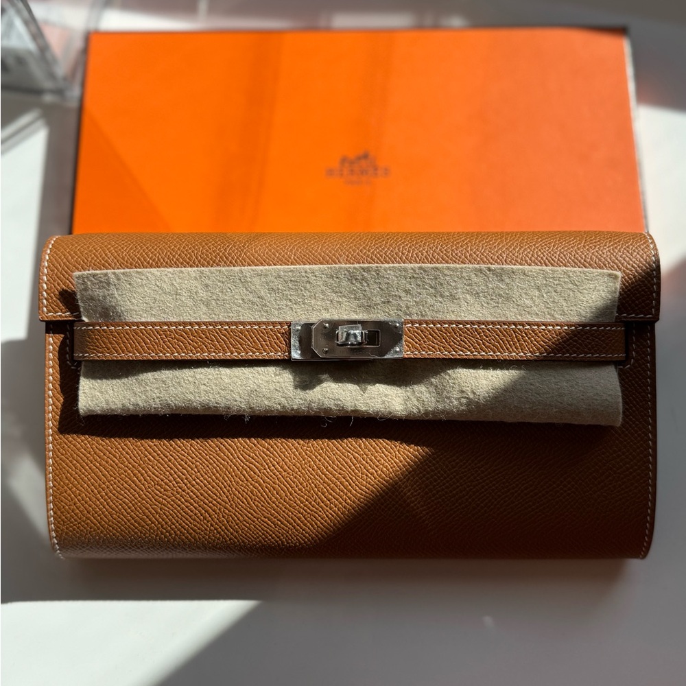 Hermès Kelly To-Go Wallet in Gold PHW